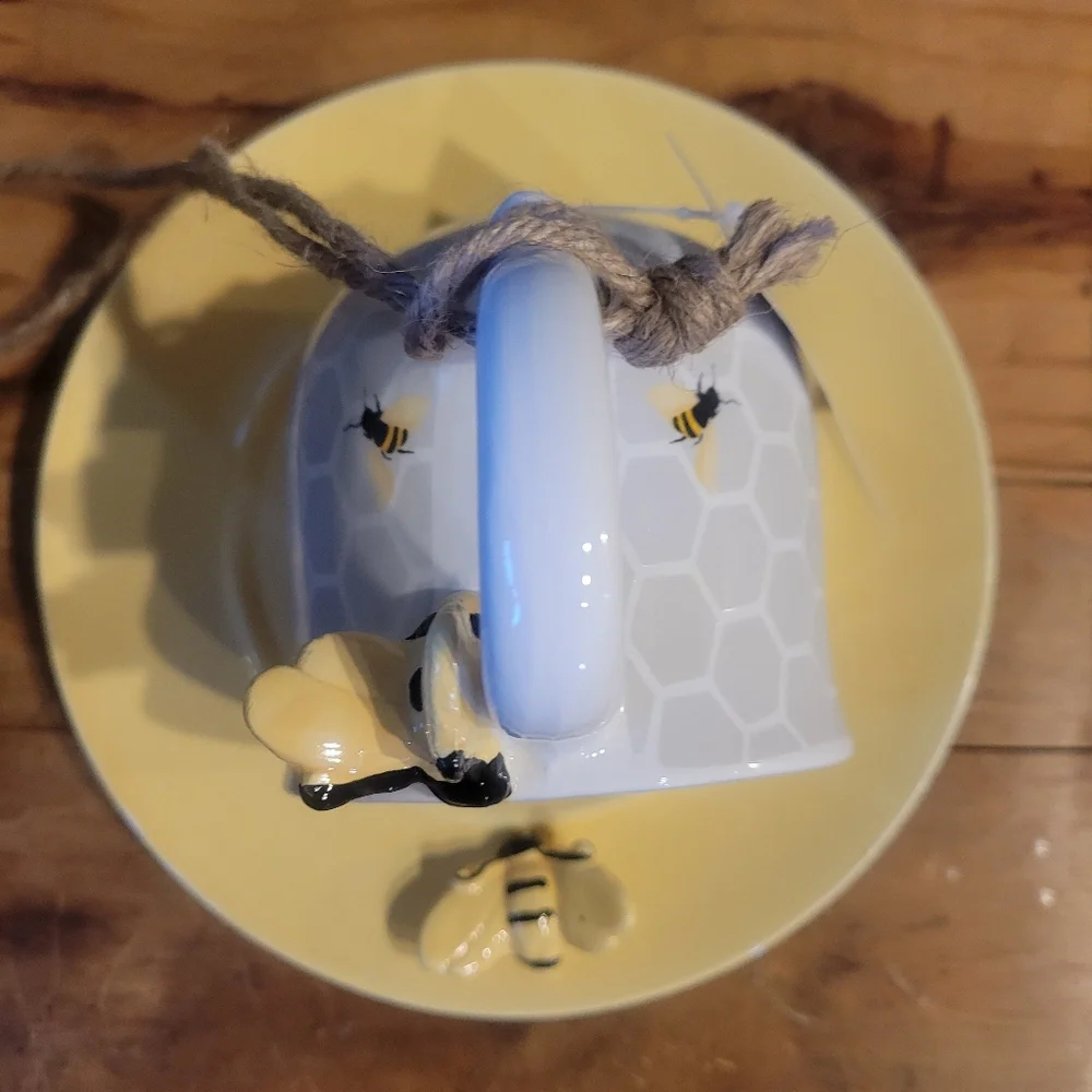 Honeybee Mug and Saucer Bird Feeder - White and Yellow - Picture 3 of 4